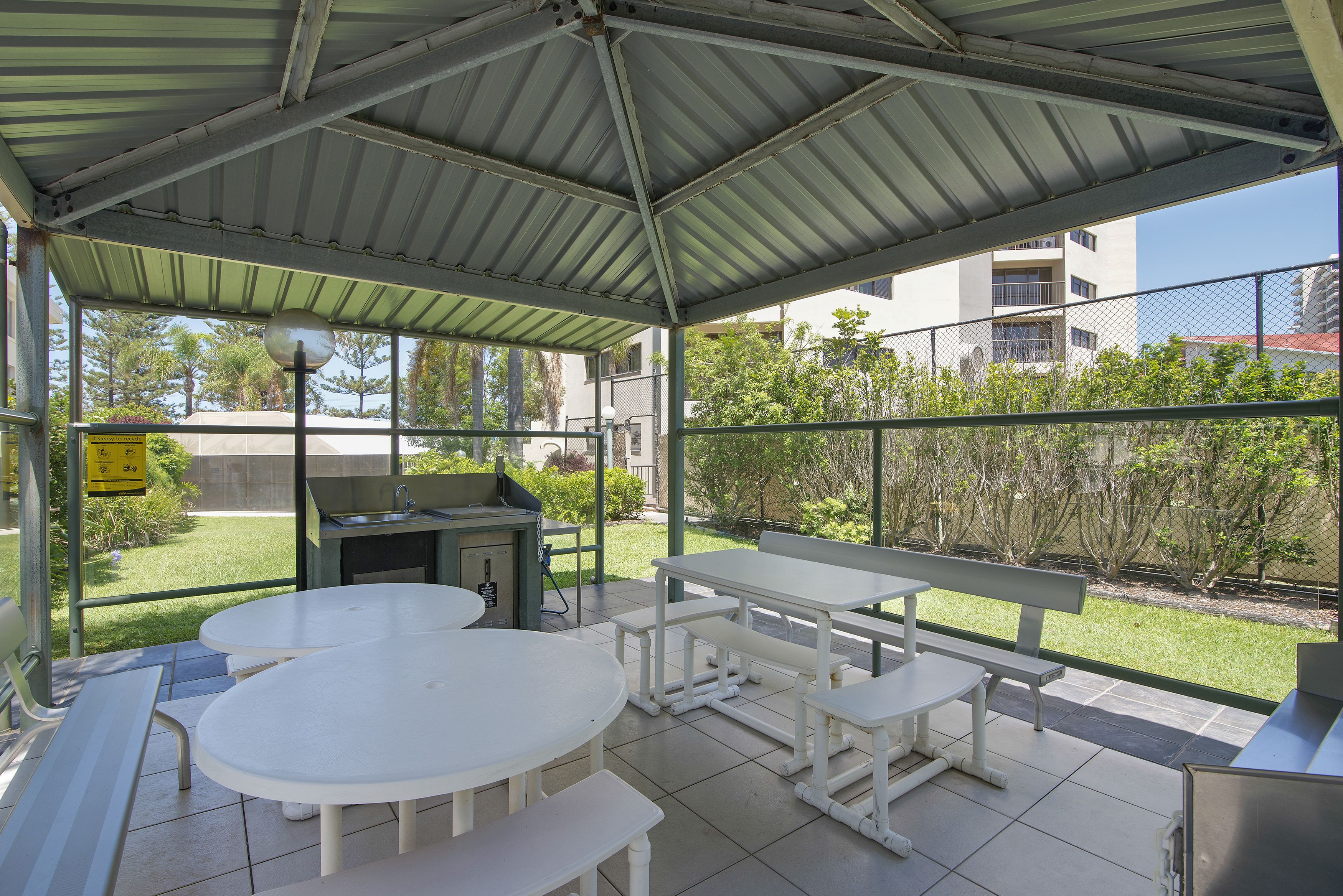Burleigh Esplanade Apartments — image 22