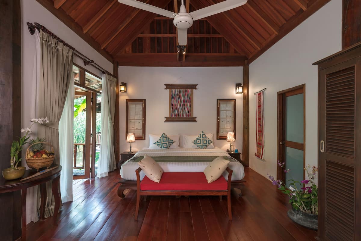 Overwater Bungalow | Minibar, in-room safe, desk, blackout drapes
