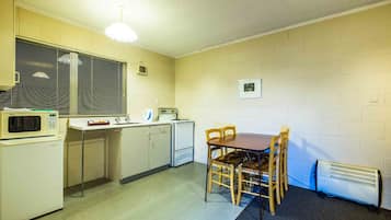 Apartment, 2 Bedrooms | In-room dining
