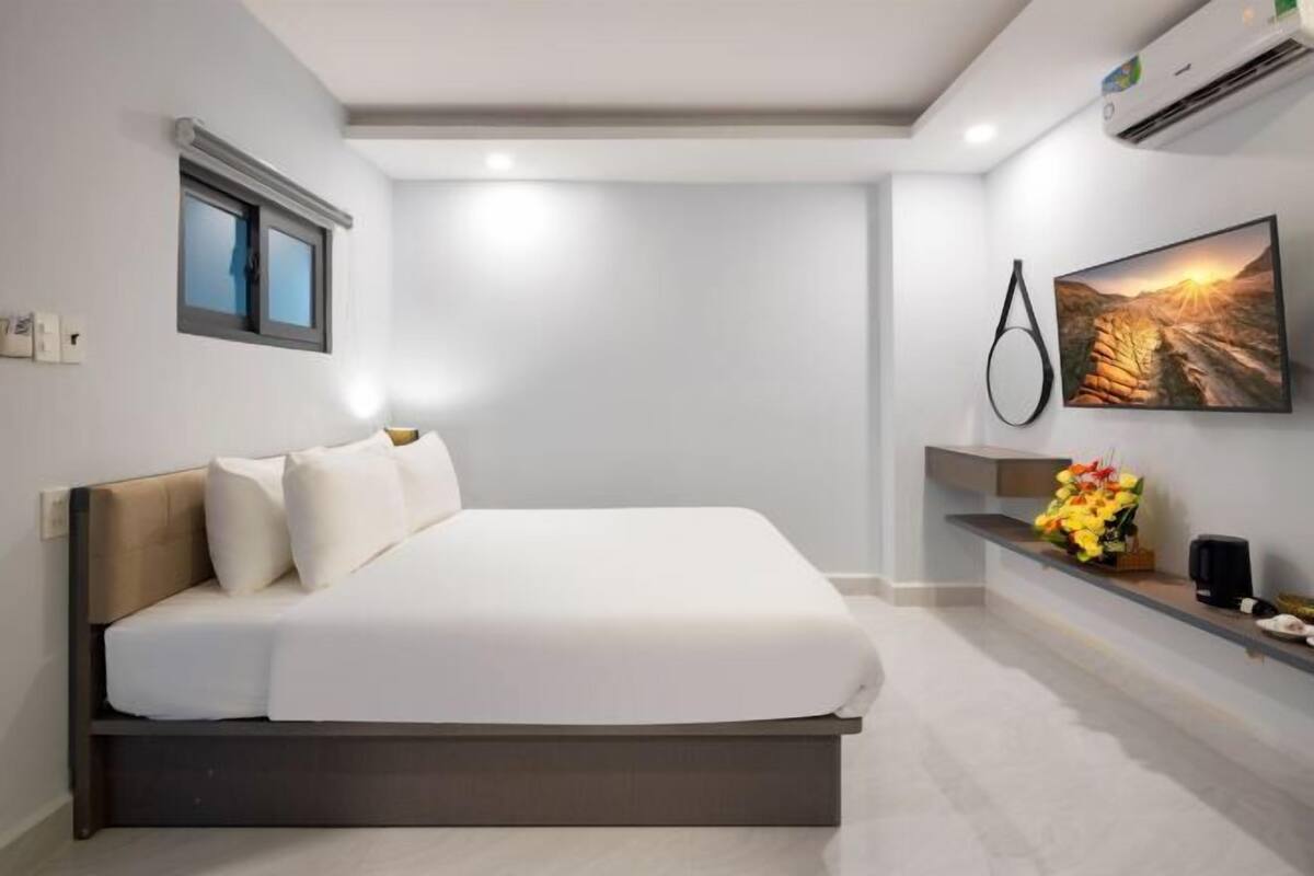 Minibar, in-room safe, desk, soundproofing