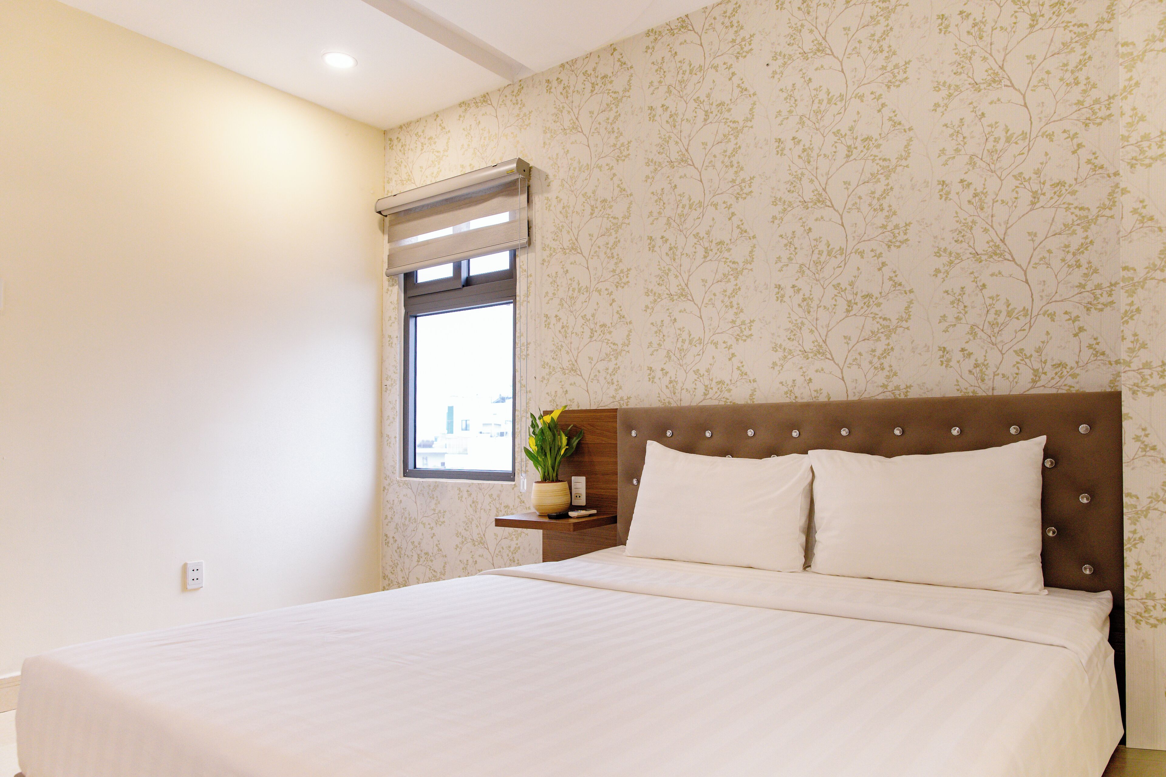 Deluxe Room | Minibar, in-room safe, desk, soundproofing