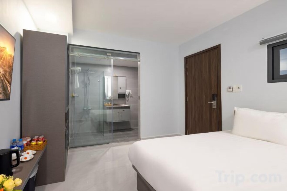 Minibar, in-room safe, desk, soundproofing