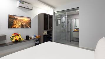 Quarto casal premier | Frigobar, cofres nos quartos, escrivaninha, quartos à prova de som