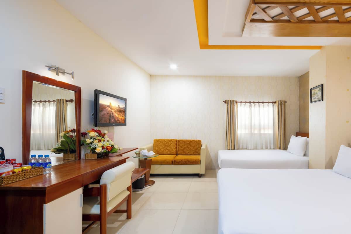 Deluxe Triple Room, City View | 1 bedroom, minibar, in-room safe, desk