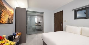Premier Double Room | Minibar, in-room safe, desk, soundproofing - Boss Palace Hotel (Ho Chi Minh City)