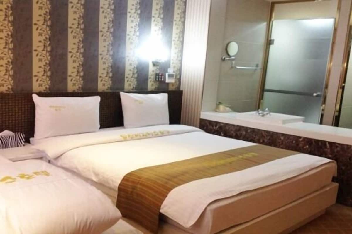 雙床房 (Extra person fee: KRW 10,000) | 書桌、摺床/加床 (收費)、免費 Wi-Fi