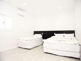 Cortinas blackout, tabla de planchar con plancha y wifi gratis