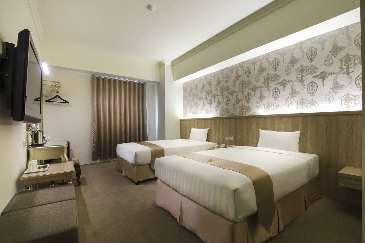 Deluxe Twin Room | Down comforters, free WiFi