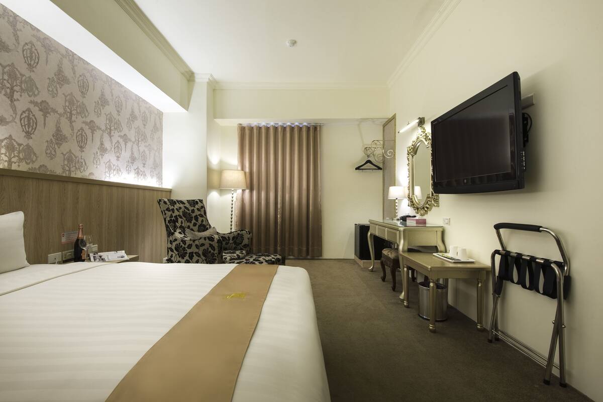 Deluxe Double Room | Down comforters, free WiFi