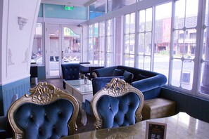 Lobby sitting area - Hotel R Kaohsiung (Kaohsiung)