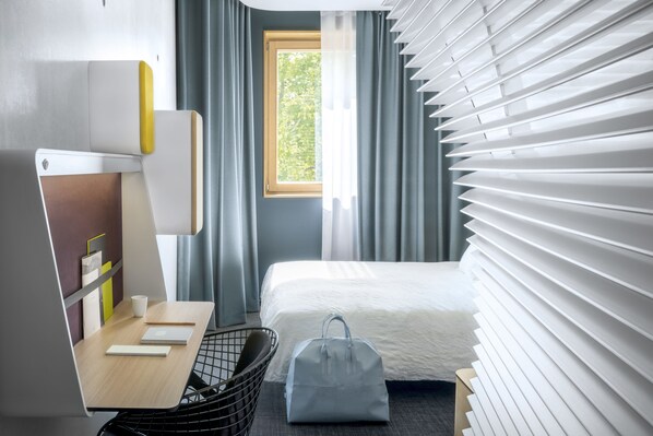 Premium bedding, down comforters, in-room safe, desk - OKKO Hotels Grenoble Centre (Grenoble)