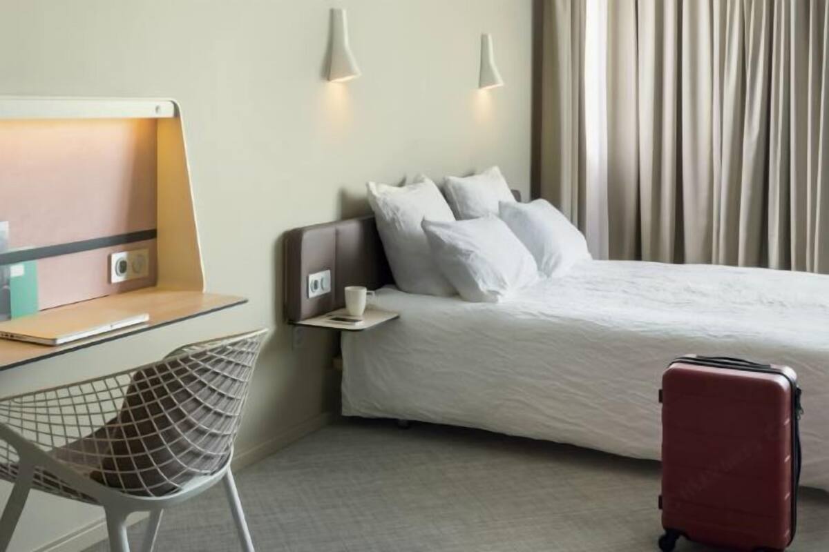 Premium bedding, down duvets, in-room safe, desk