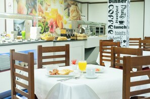 Bữa sáng buffet hàng ngày với phụ phí nhỏ 