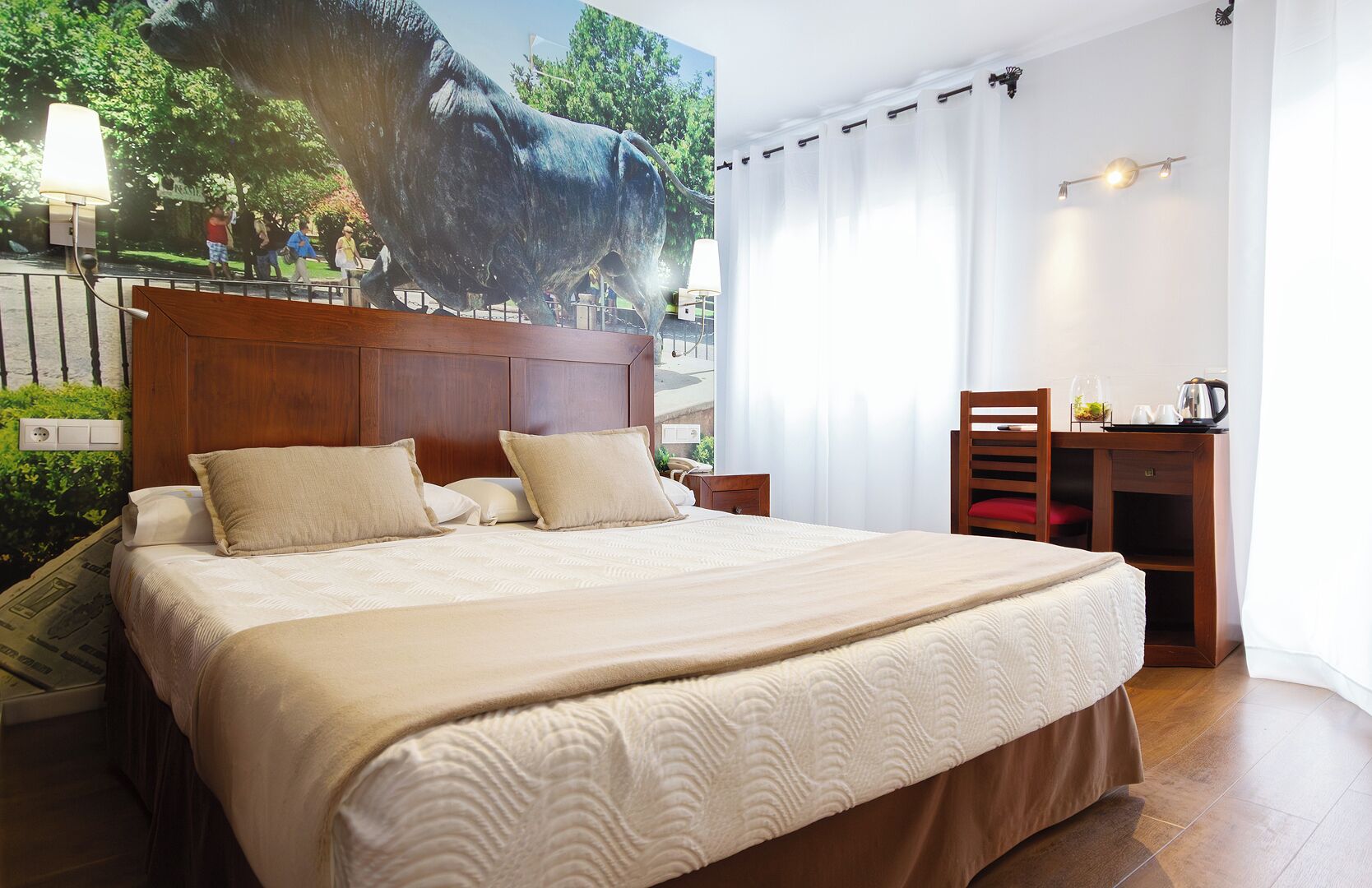 Superior-dobbeltværelse | Pengeskab på værelset, skrivebord, mørklægningsgardiner, gratis Wi-Fi