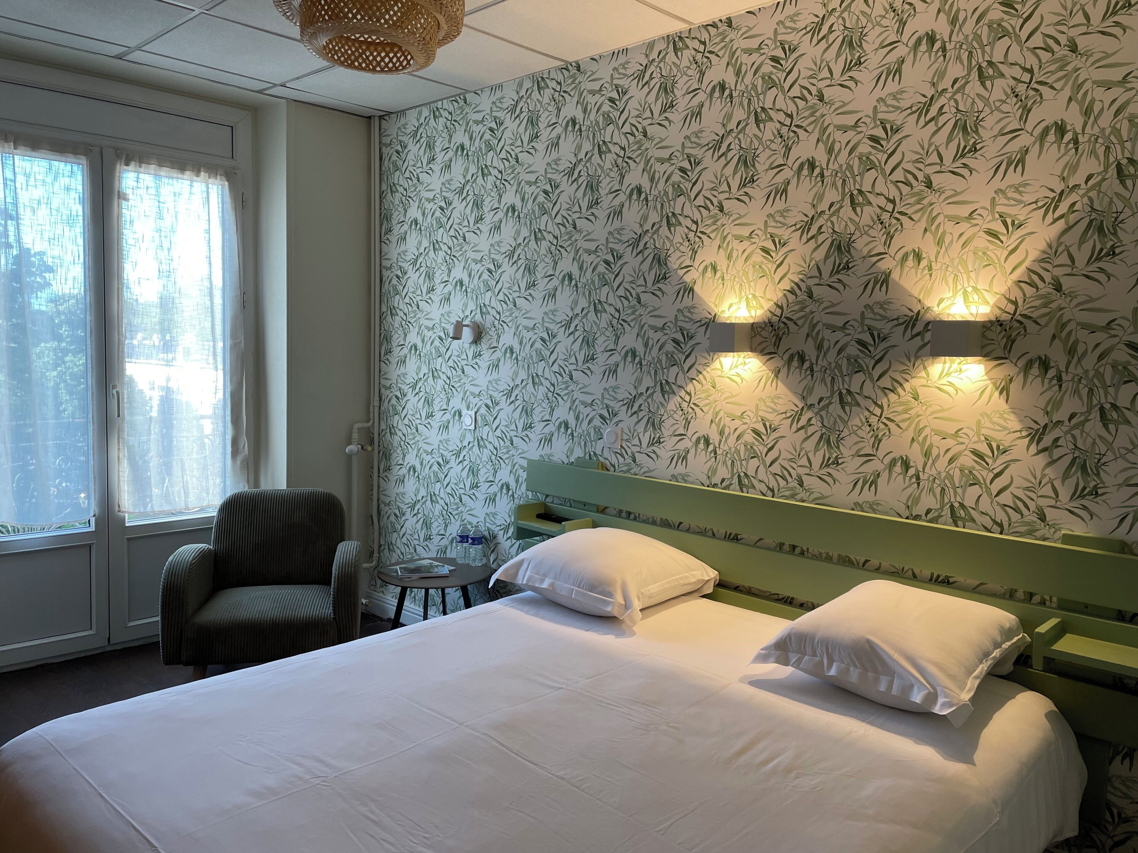 Habitación Confort doble | Escritorio, sistema de insonorización, wifi gratis y ropa de cama