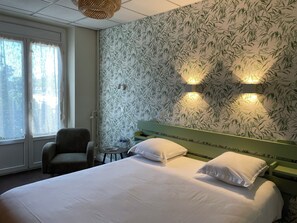 Habitación Confort doble | Escritorio, sistema de insonorización, wifi gratis y ropa de cama