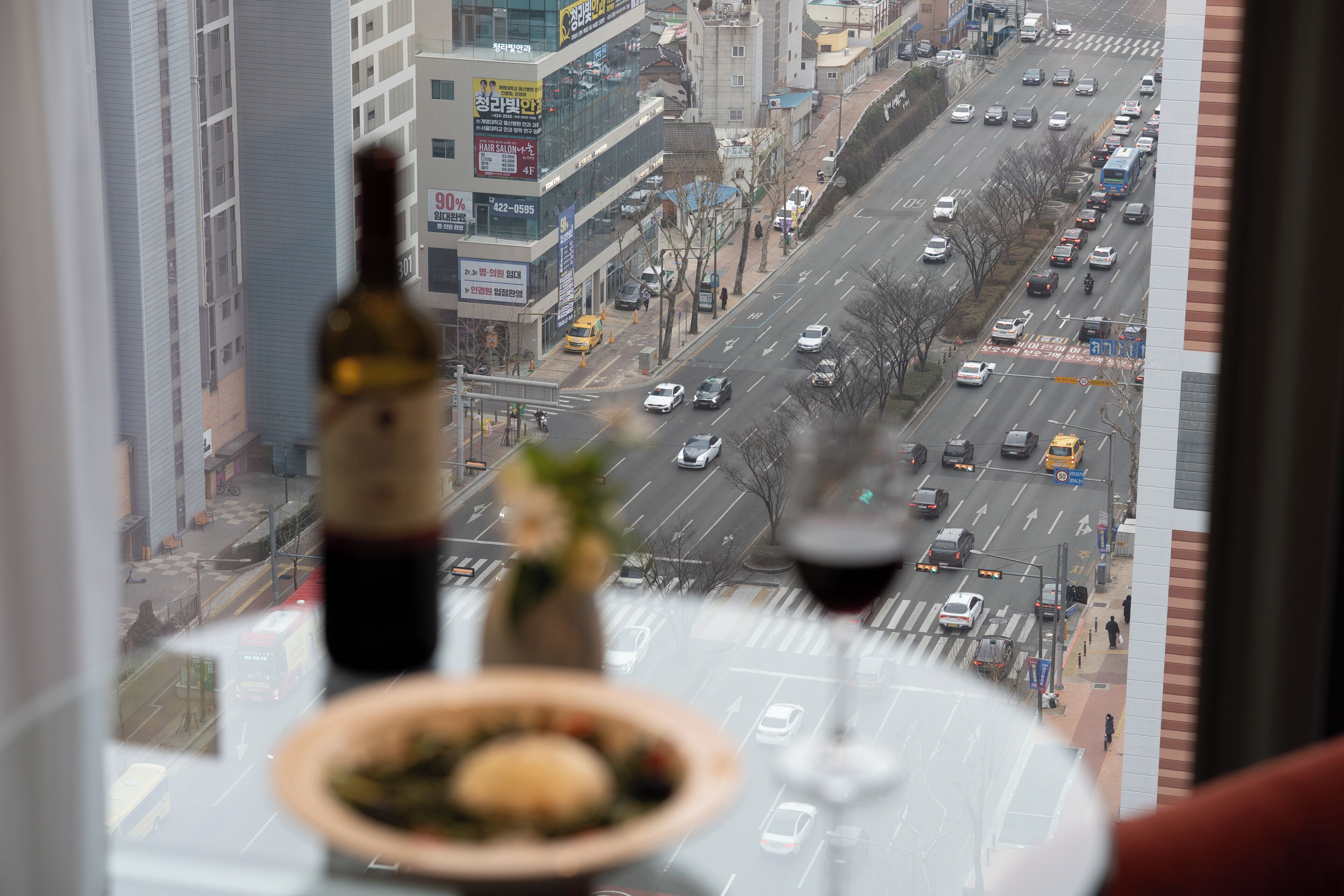 Premium bedding, in-room safe, desk, blackout curtains