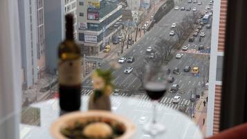 Premium bedding, in-room safe, desk, blackout curtains