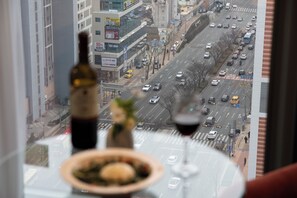 Sengetøy av topp kvalitet, safe på rommet og skrivebord