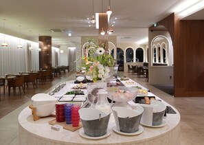 Daily buffet breakfast (KRW 33000 per person) - Eldis Regent Hotel (Daegu)