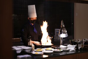 Bữa sáng buffet hàng ngày (33000 KRW/mỗi người) 