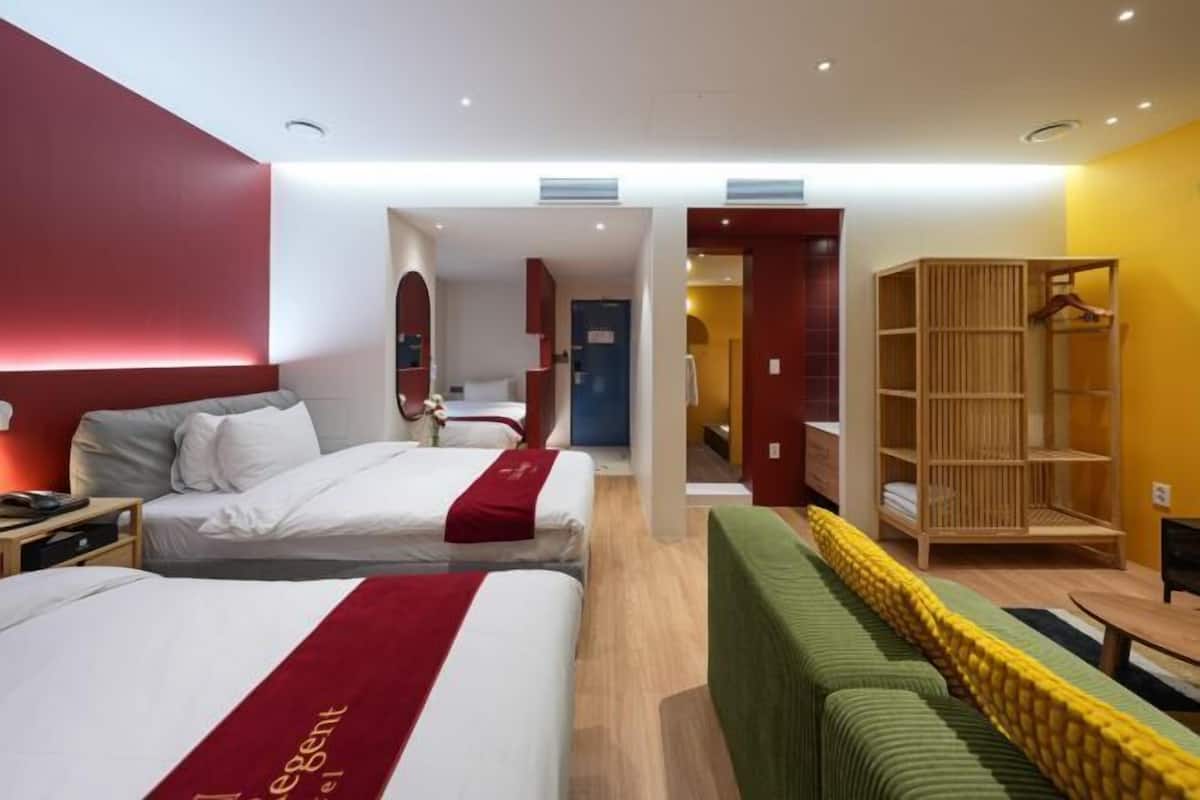 Premium bedding, in-room safe, desk, blackout drapes