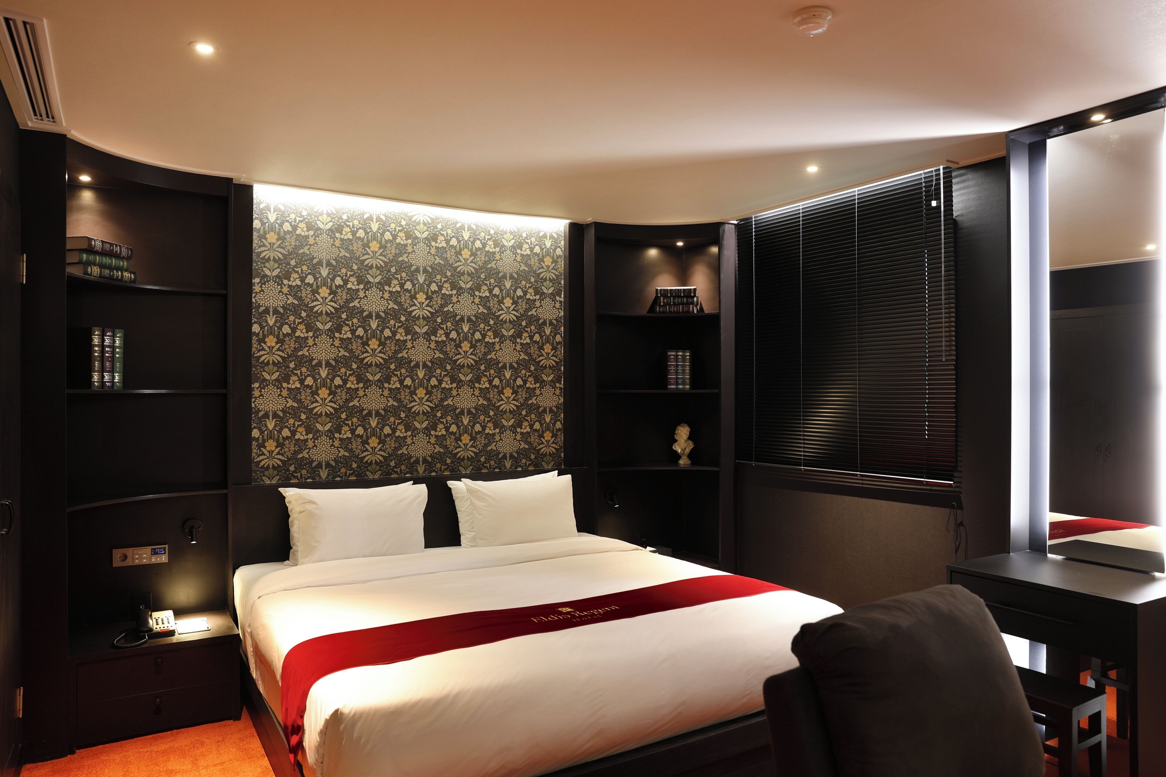 Regent Suite (Main Wing) | Premium bedding, in-room safe, desk, blackout drapes