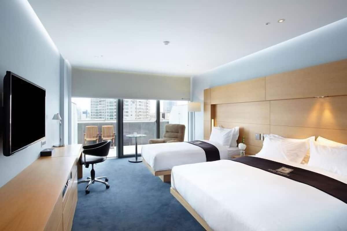 1 bedroom, premium bedding, in-room safe, desk