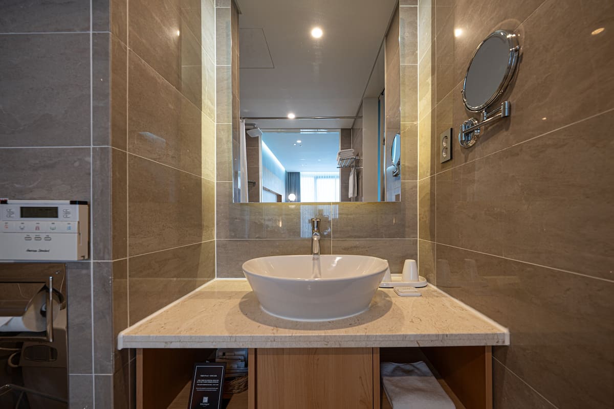 Deluxe Double Room (E - New Wing) | Literie de qualitĂ©, coffre-fort, bureau, rideaux dâobscurcissement