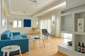 Executive Penthouse, 2 Bedrooms, Sea View | Living room