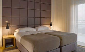 Prestige Suite | 高档床上用品、客房内保险箱、特色装修、特色家居