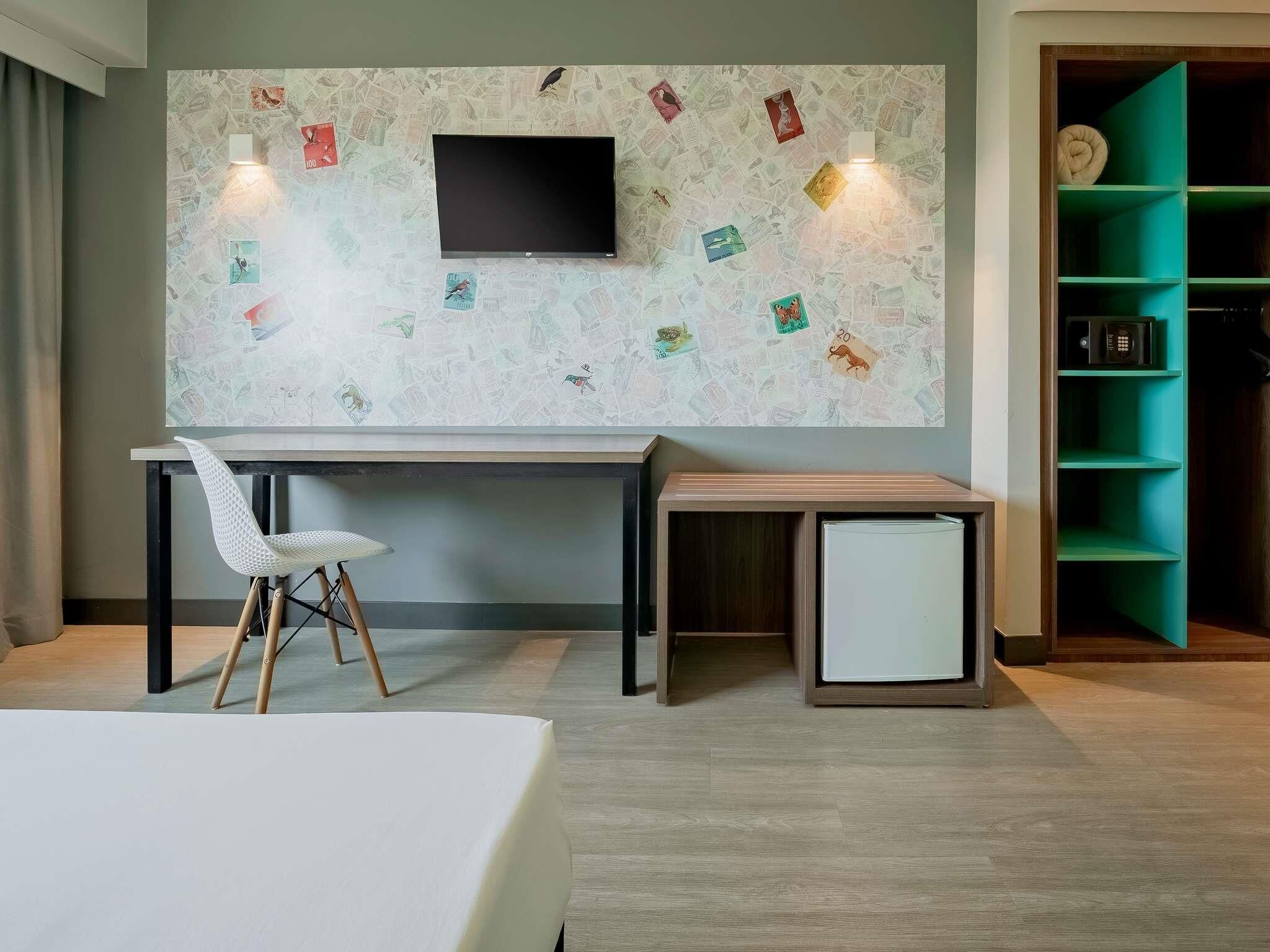 Quarto standard, 1 cama de casal, acessível (Accessible) | Frigobar, cofres nos quartos, escrivaninha
