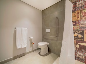 Standard Room, 1 Double Bed, Accessible (Accessible) | Minibar, in-room safe, desk, blackout drapes