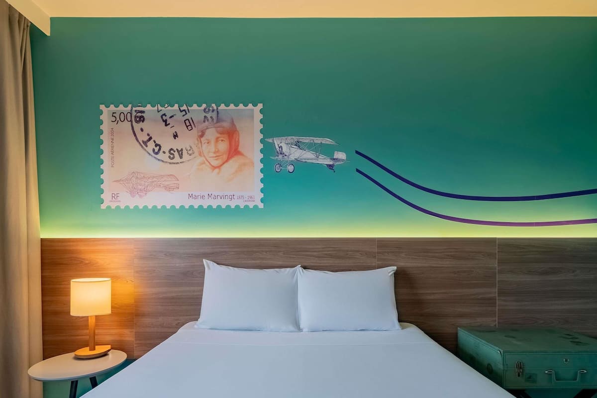 Standard Room, 1 Double Bed | Minibar, in-room safe, desk, blackout drapes