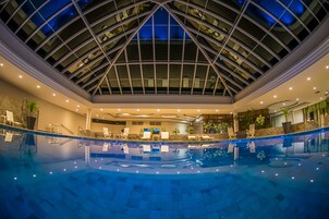 Indoor pool, sun loungers