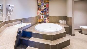 Superior Room, 1 Queen Bed | Minibar, in-room safe, desk, laptop workspace