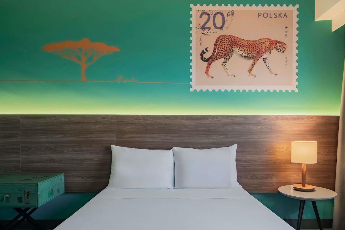 Standard Room, 1 Double Bed, Accessible (Accessible) | Minibar, in-room safe, desk, blackout drapes