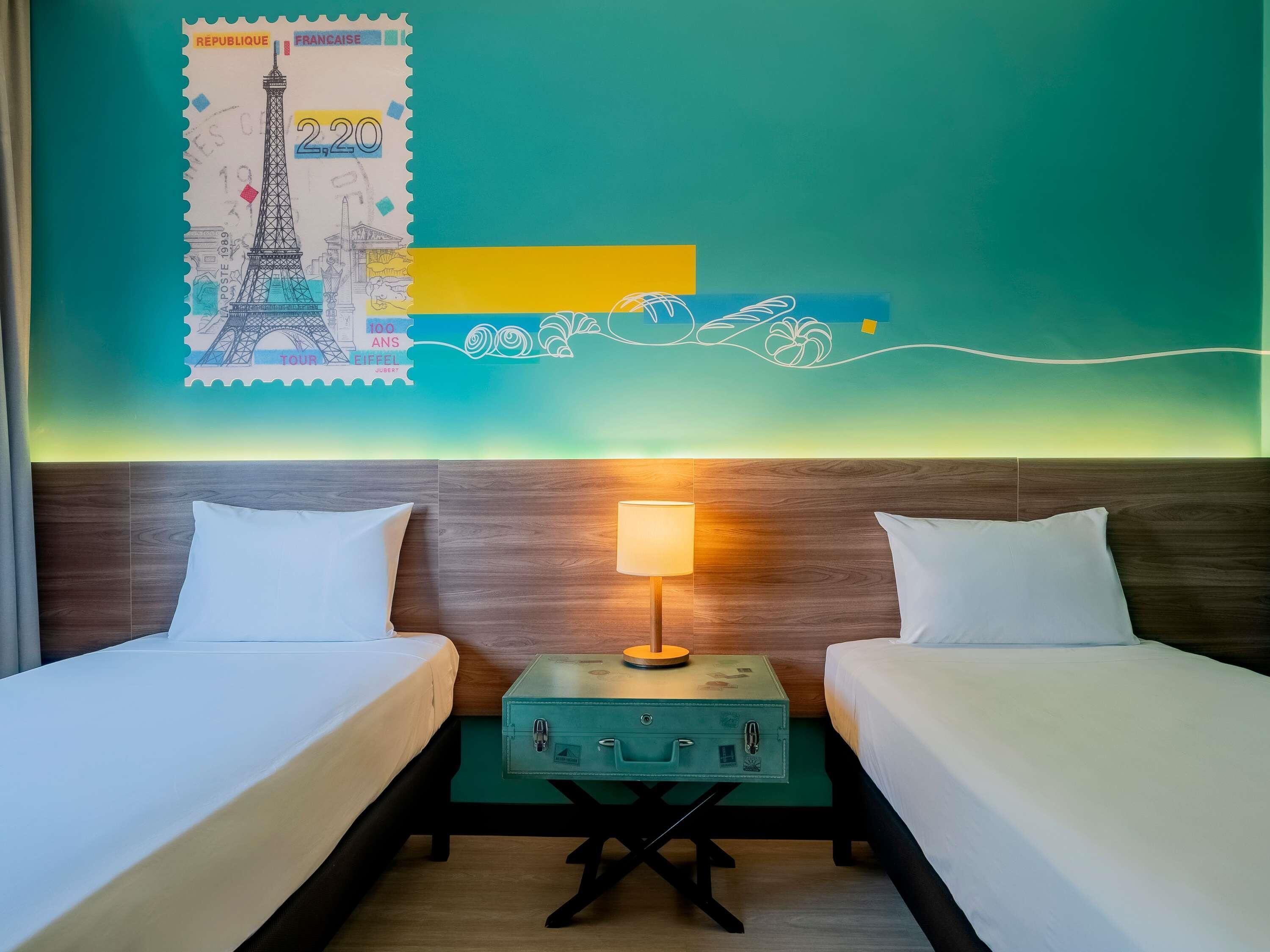 Standard-huone, 2 yhden hengen sänkyä | Minibaari, tallelokero huoneessa, työpöytä