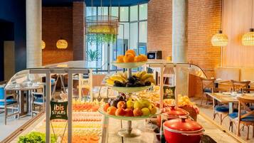 Daily buffet breakfast for a fee