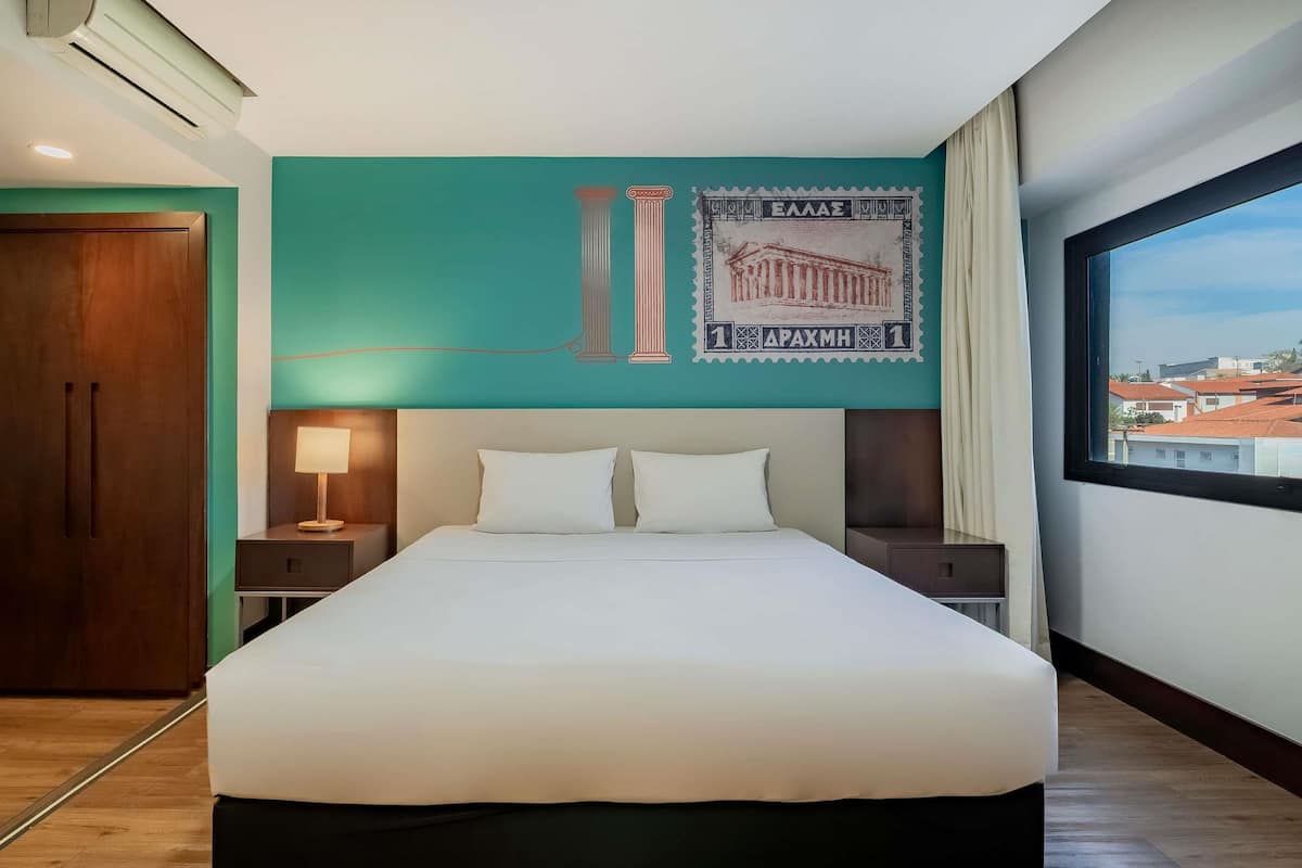 Superior Suite, 1 Double Bed | Minibar, in-room safe, desk, blackout drapes