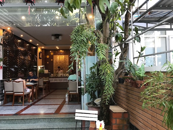 Interior entrance - Ruby Hotel (Hue)