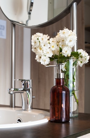 Chambre simple | Literie de qualité, coffre-fort, bureau