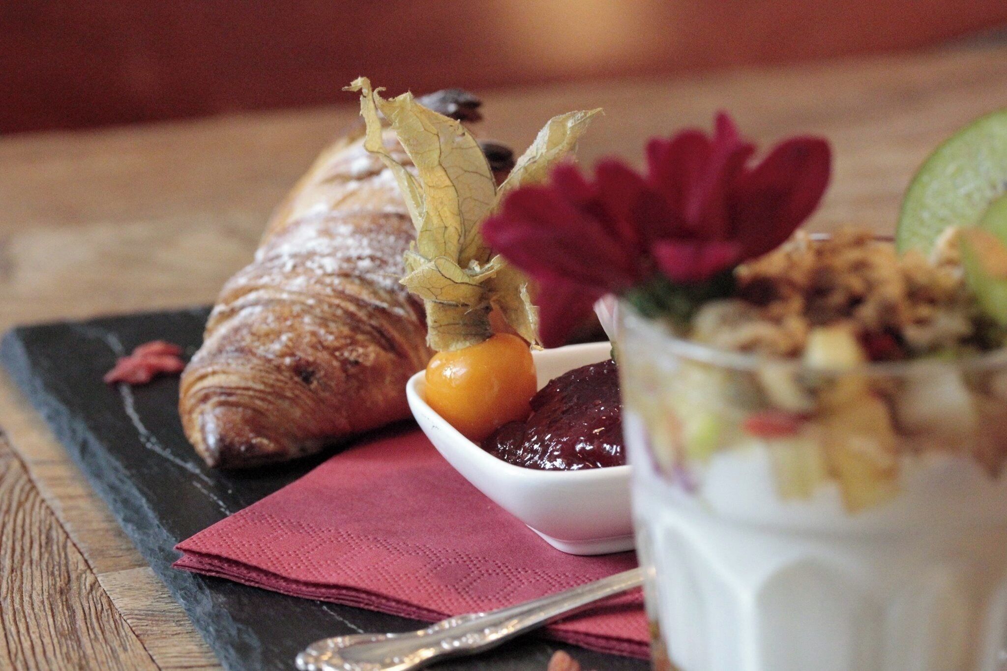 daily buffet breakfast for a fee