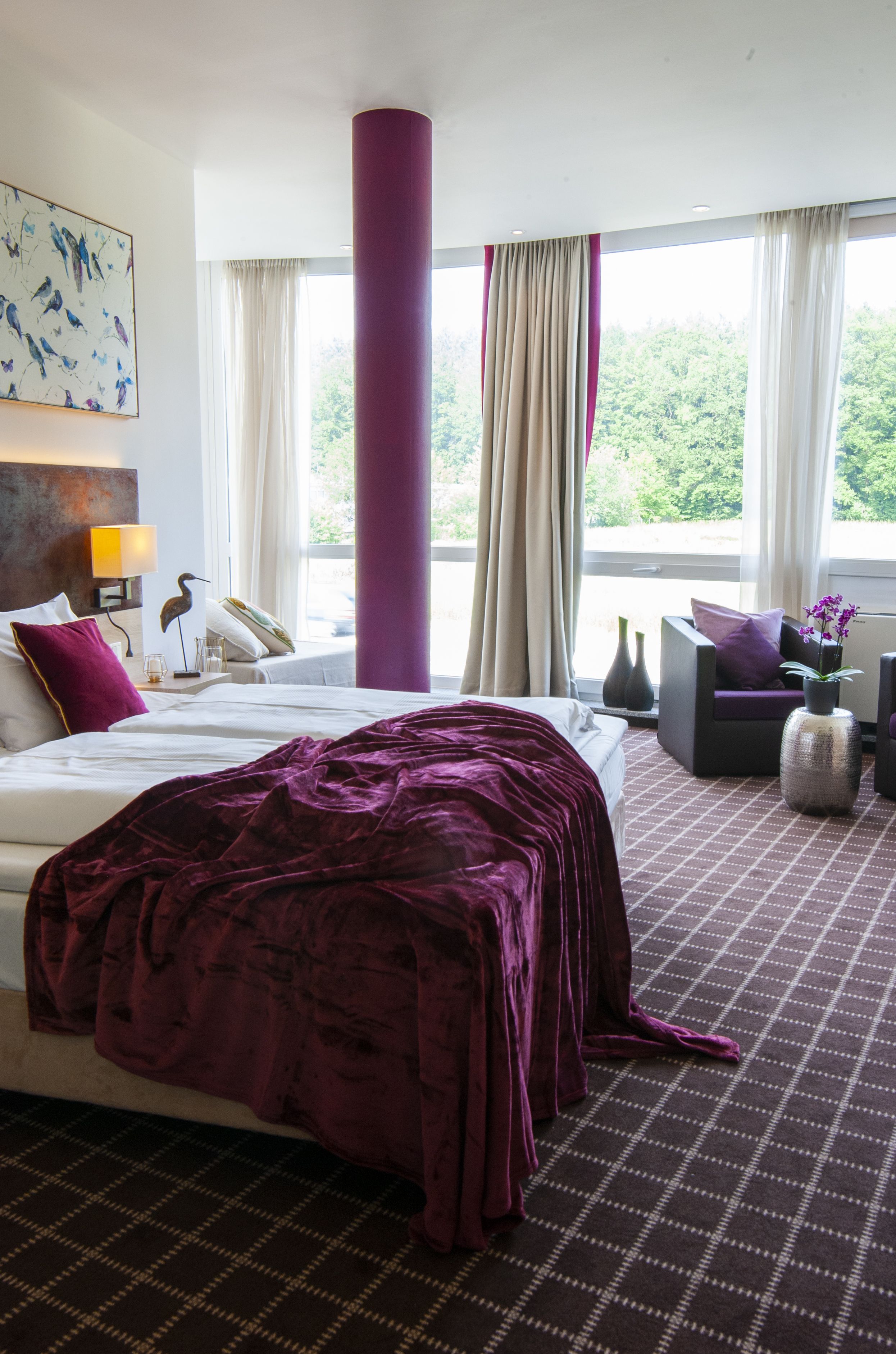 double room | premium bedding, in-room safe, desk, laptop workspace