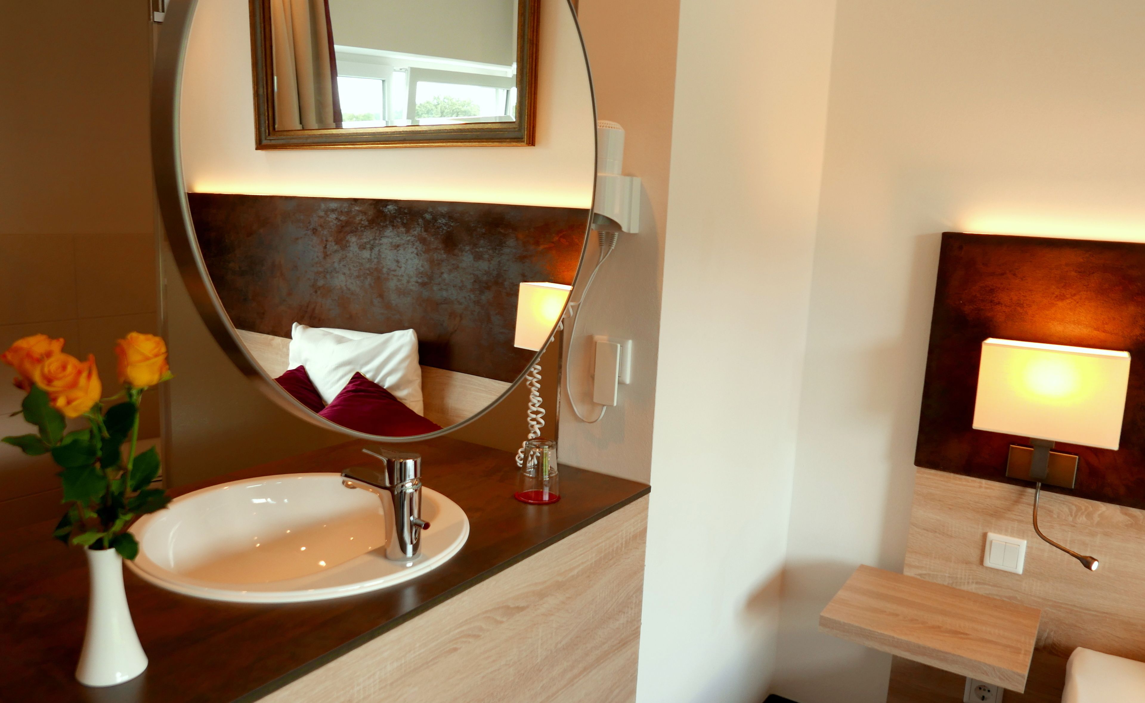 single room | bathroom amenities | shower, free toiletries, hair dryer, bathrobes
