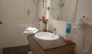 Bathroom sink - Business Class Hotel Ebersberg (Ebersberg)