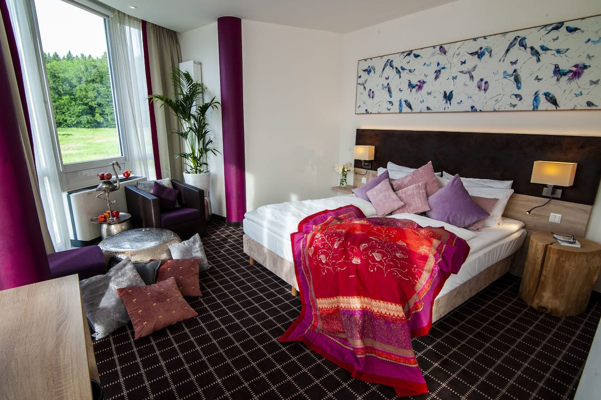 Double Room | 1 bedroom, premium bedding, in-room safe, desk