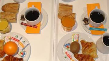 Daily continental breakfast (EUR 13 per person)