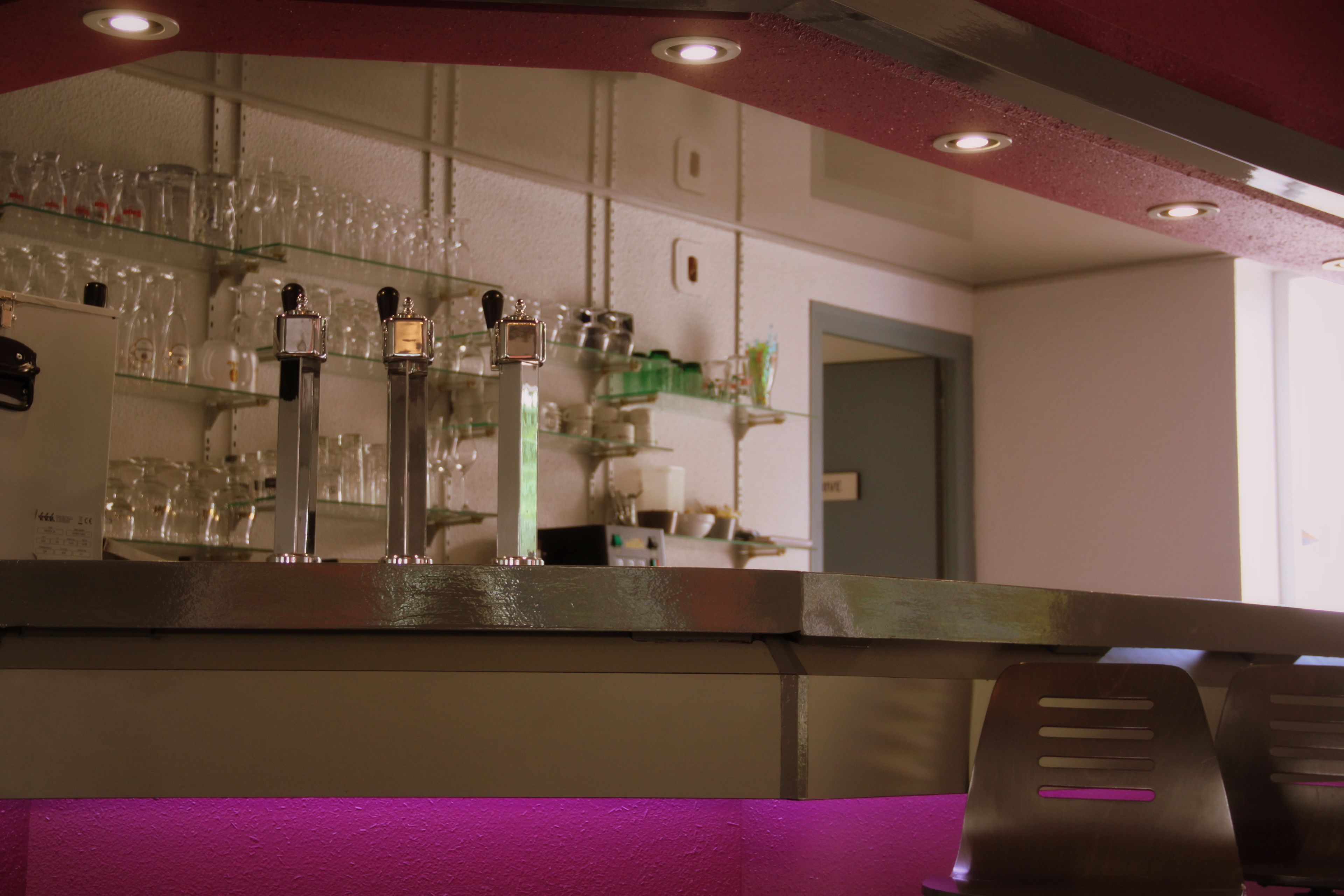 pool views, serves breakfast