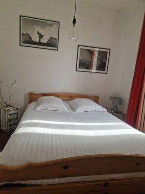 Family Room (2 pax) | Desk, soundproofing - Agape Hotel (Bessines)